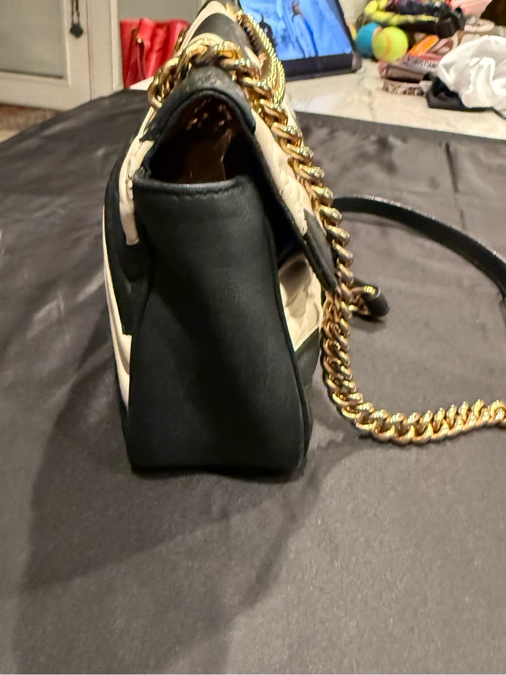 Gucci GG Marmont Chevron Shoulder Bag Black Cream Gold Chain Authenticated - Picture 8 of 16